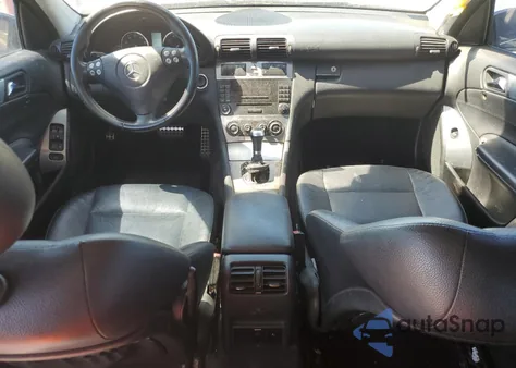 2005 Mercedes-Benz C 230K Sport Sedan z USA, uszkodzony, nr VIN WDBRF40J05F640928